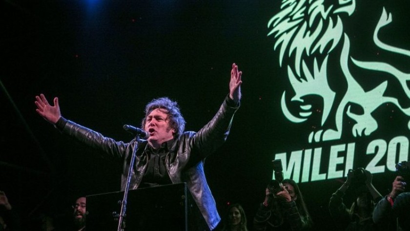 Militantes juveniles acusan al partido de Milei de vender candidaturas por 