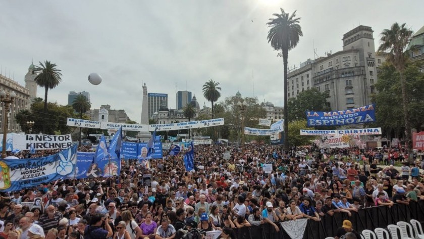 La marcha por la Memoria a Plaza de Mayo fue aprovechada por el kirchnerismo
