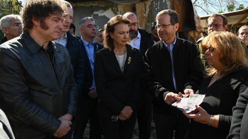 Milei visitó un kibutz atacado y dijo que Hamas 