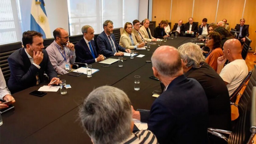 Por DNU, el Gobierno reanudó el fondo educativo a las provincias y CABA