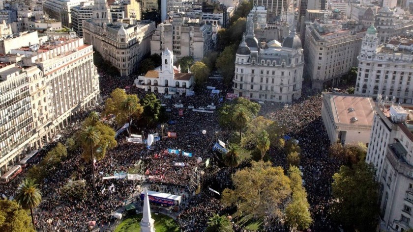 Masiva marcha universitaria para exigir mayor presupuesto