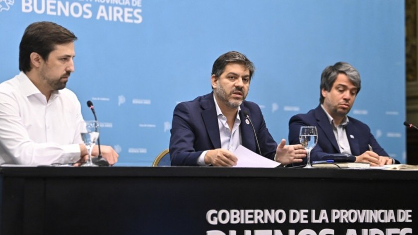 Carlos Bianco: “La economía está volando pero hacia abajo”