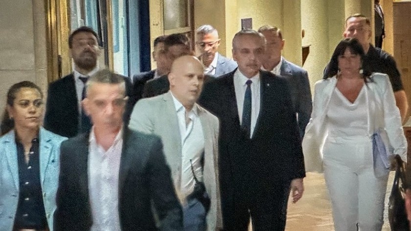 Alberto Fernández declaró en la causa por las irregularidades en la contratación de seguros