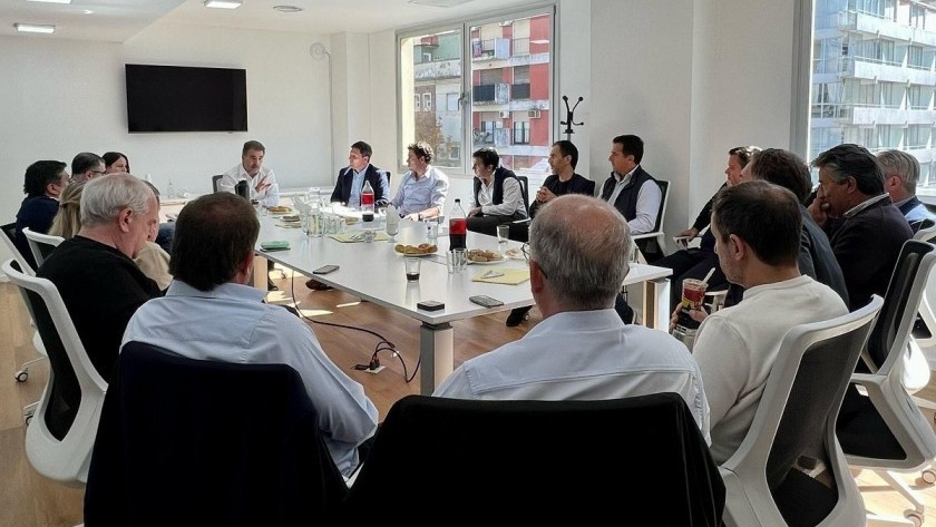 Mauricio Macri insiste en cerrar una alianza en la provincia que incluya los sellos del PRO y de LLA