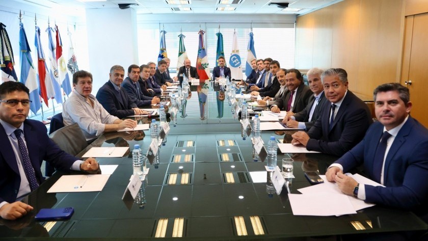 Gobernadores resolvieron convocar al Poder Ejecutivo para consensuar una reforma fiscal