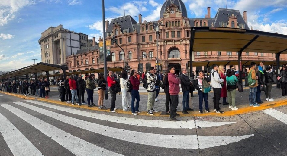 Sólo hay paro en una empresa pero siguen las demoras en los colectivos del GBA