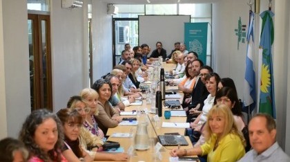 La Provincia ofreció a los gremios docentes un aumento salarial del 7% escalonado en julio y agosto
