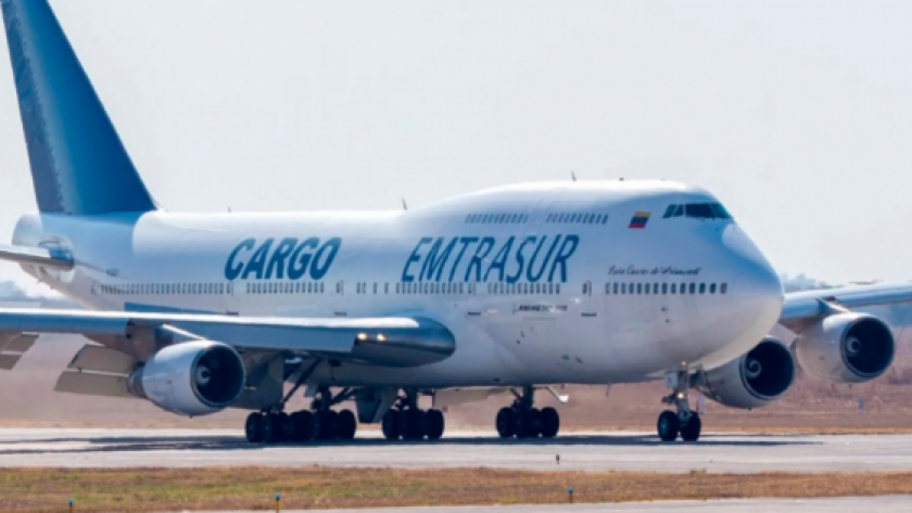 Avión retenido: el juez recibió un informe del FBI que complicaría al piloto iraní